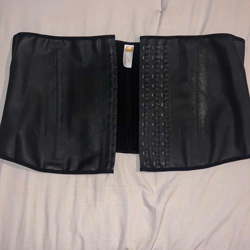 Like NEW Ann Chery Black Latex Waist Trainer Corset